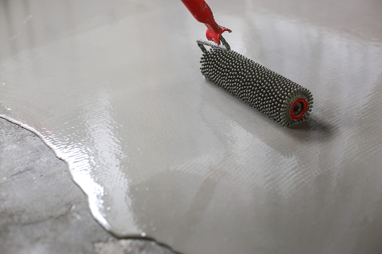 Prebagged selflevelling screeds vs. traditional sand and cement